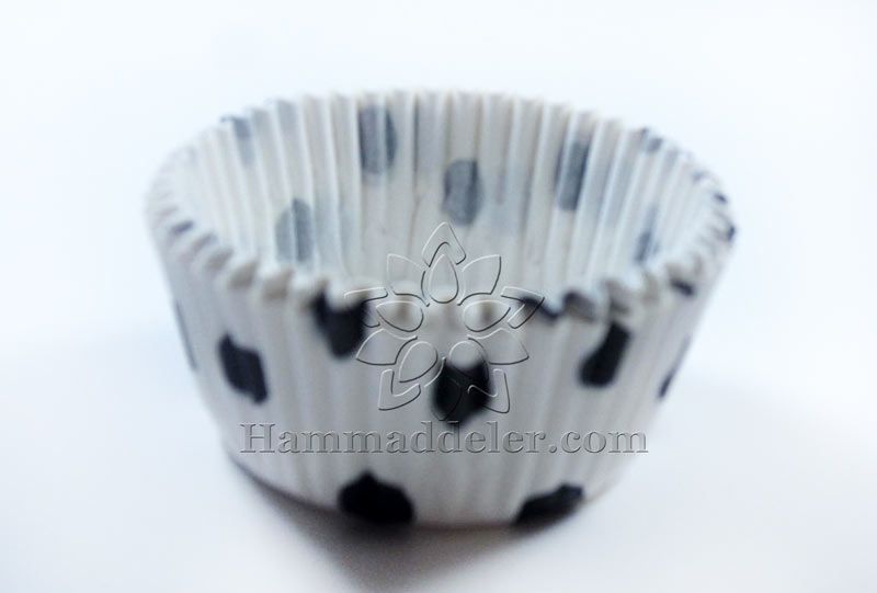 Siyah Puantiyeli Beyaz Çikolata Kapsülü (4.5x2x3.5 cm) 370 adet